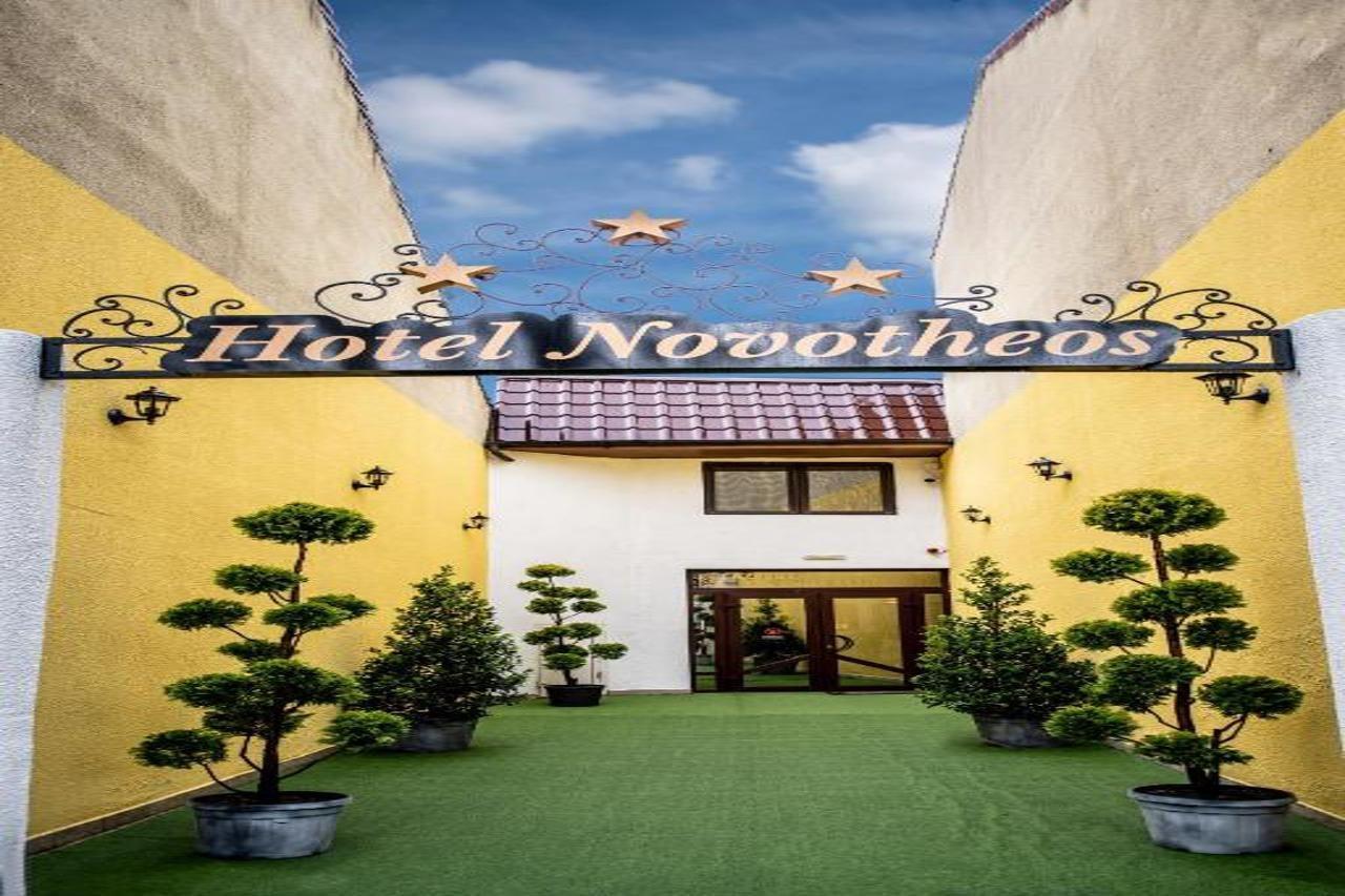 Hotel Novotheos ออราแด ภายนอก รูปภาพ